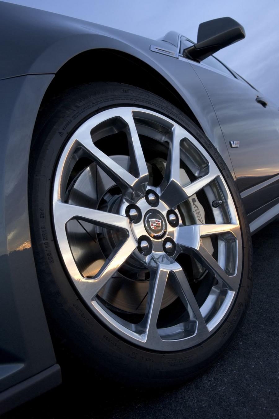  Cadillac CTS-V Coupe 2010 года  (фото 28 из 315)